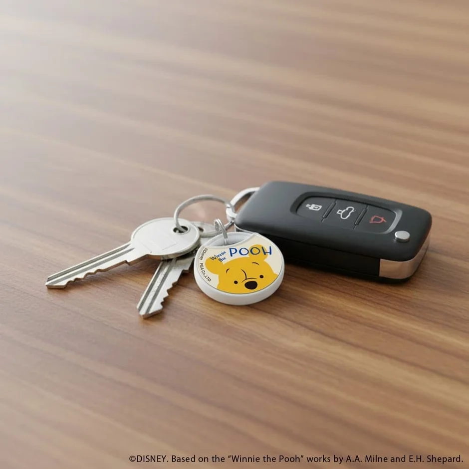 くまのプーさんの紛失防止タグを鍵に取り付けた使用例