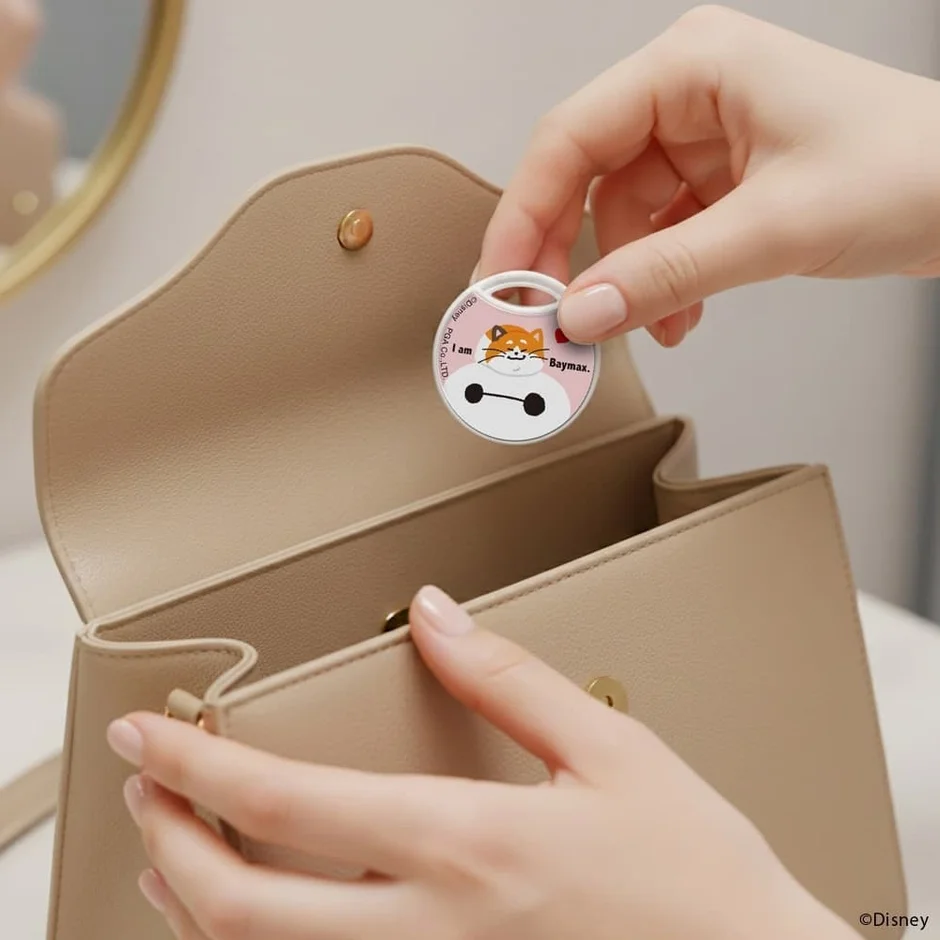 ベイマックスの紛失防止タグをバッグに入れる使用例