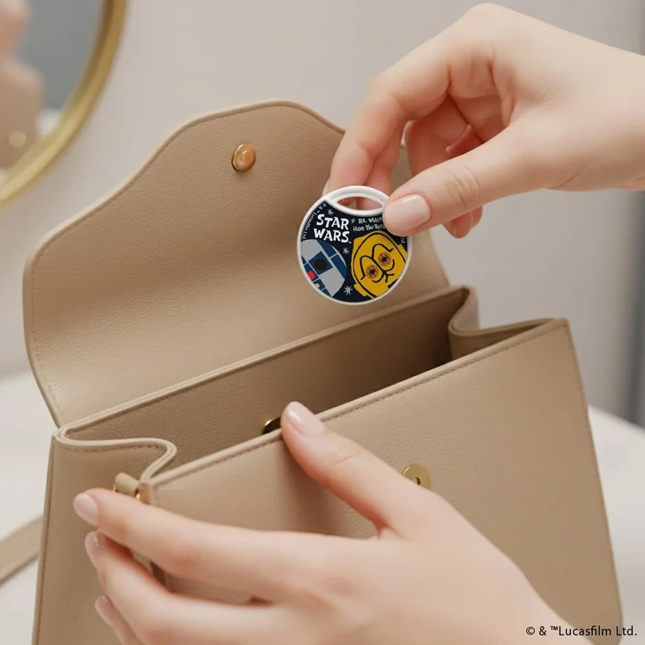 スター・ウォーズの紛失防止タグをバッグに入れる使用例