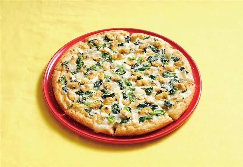 ドミノ・ピザ「あさりと菜の花のホワイトソース」単体写真