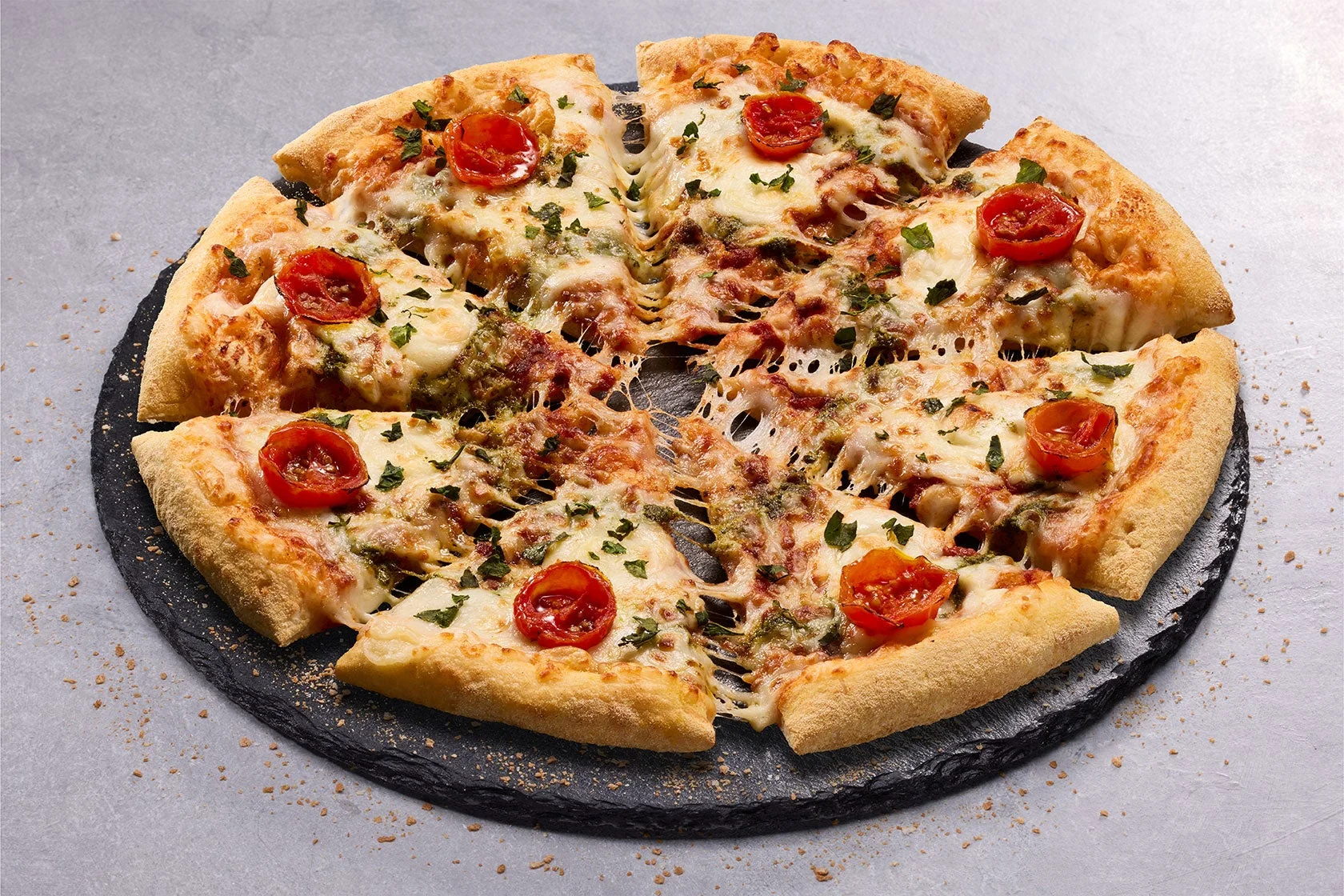 ドミノ・ピザの定番ピザ「マルゲリータ」単体写真