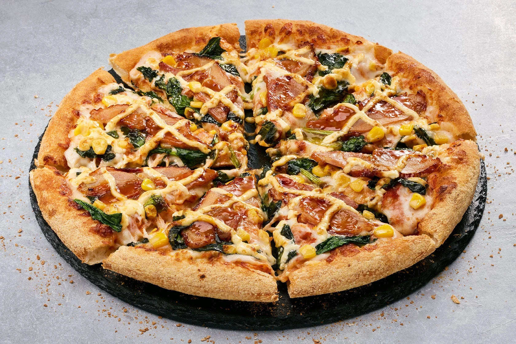 ドミノ・ピザの定番ピザ「炭火焼チキテリ」単体写真