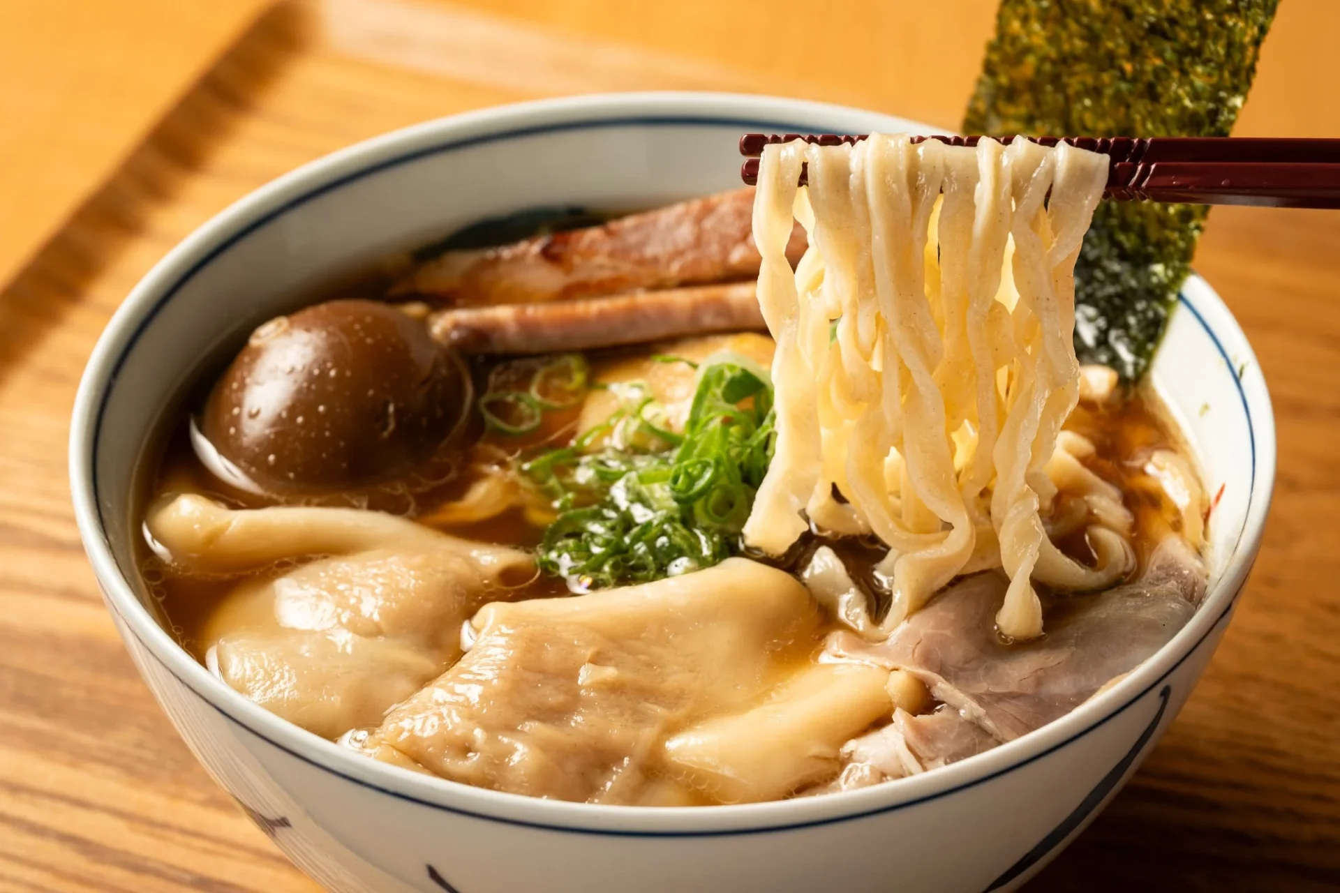 らーめん亭 ひなり竜王の限定麺「特製醤油らーめん」