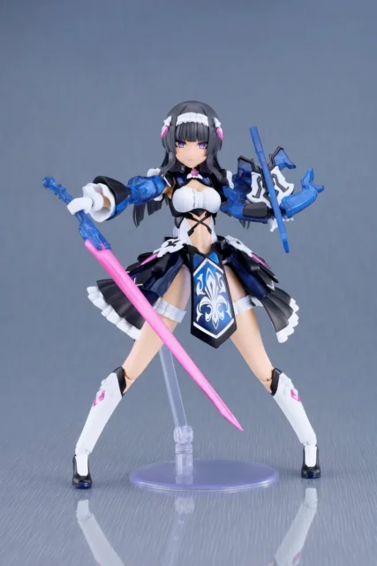 PLAMATEA エリカ＝ストラディヴァリの武装楽器を構えたポーズ