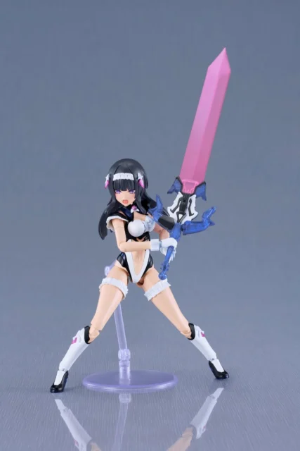 PLAMATEA エリカ＝ストラディヴァリの別武装を構えたポーズ