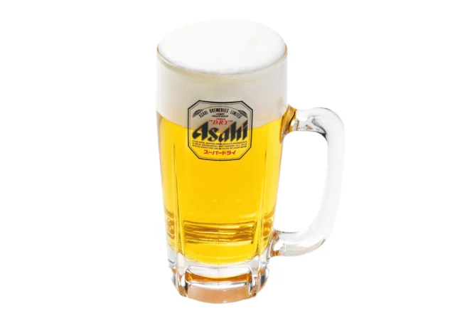 泡がきめ細かい生ビール中ジョッキ