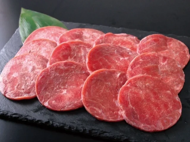 土日祝ランチ・ディナー限定の数量限定メニュー「牛タン」