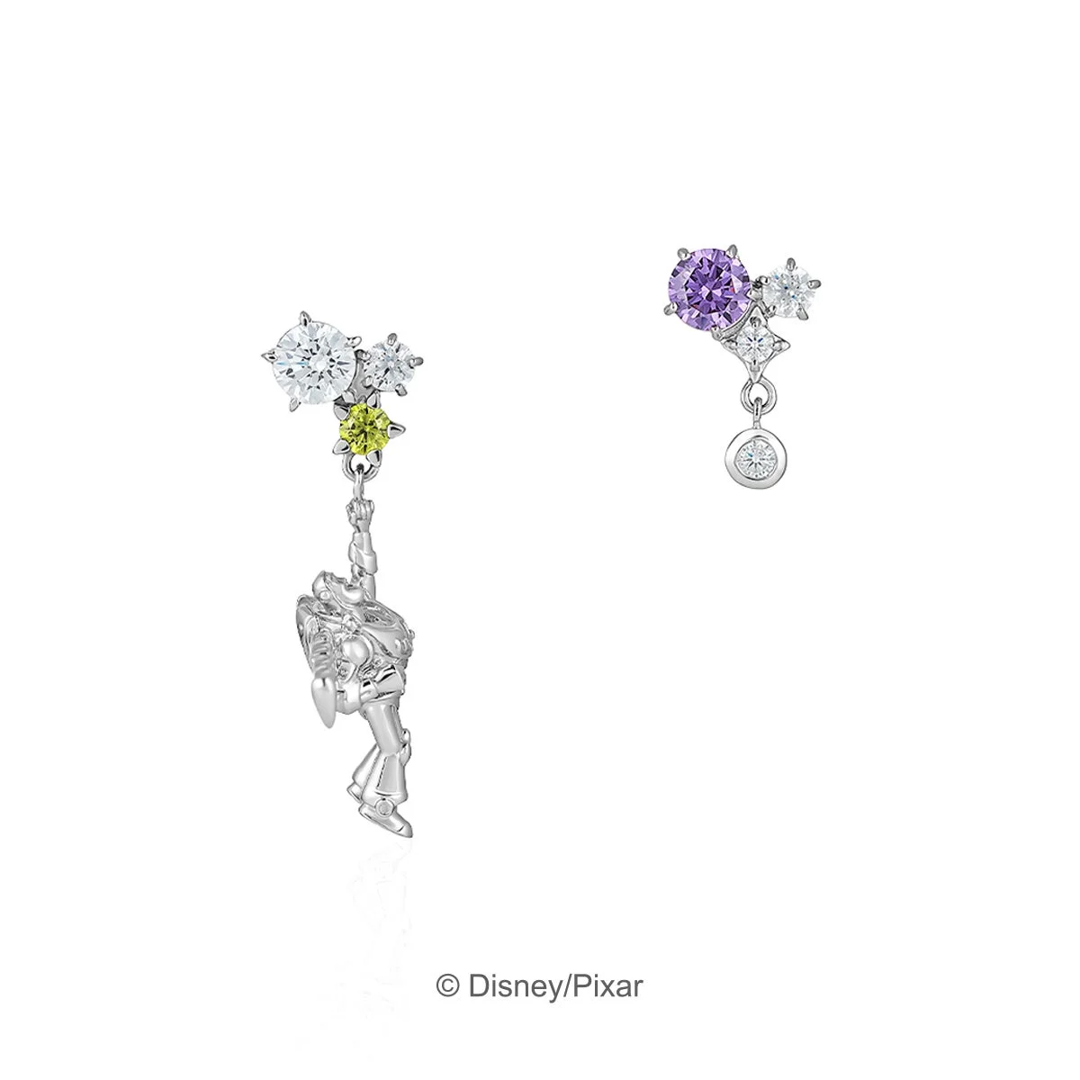 バズ・ライトイヤーの躍動感あるピアス