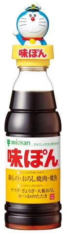 ドラえもんオリジナルキャップカバーが装着された味ぽんボトル