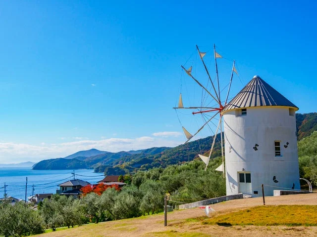香川県小豆島町の道の駅小豆島オリーブ公園にあるギリシャ風車