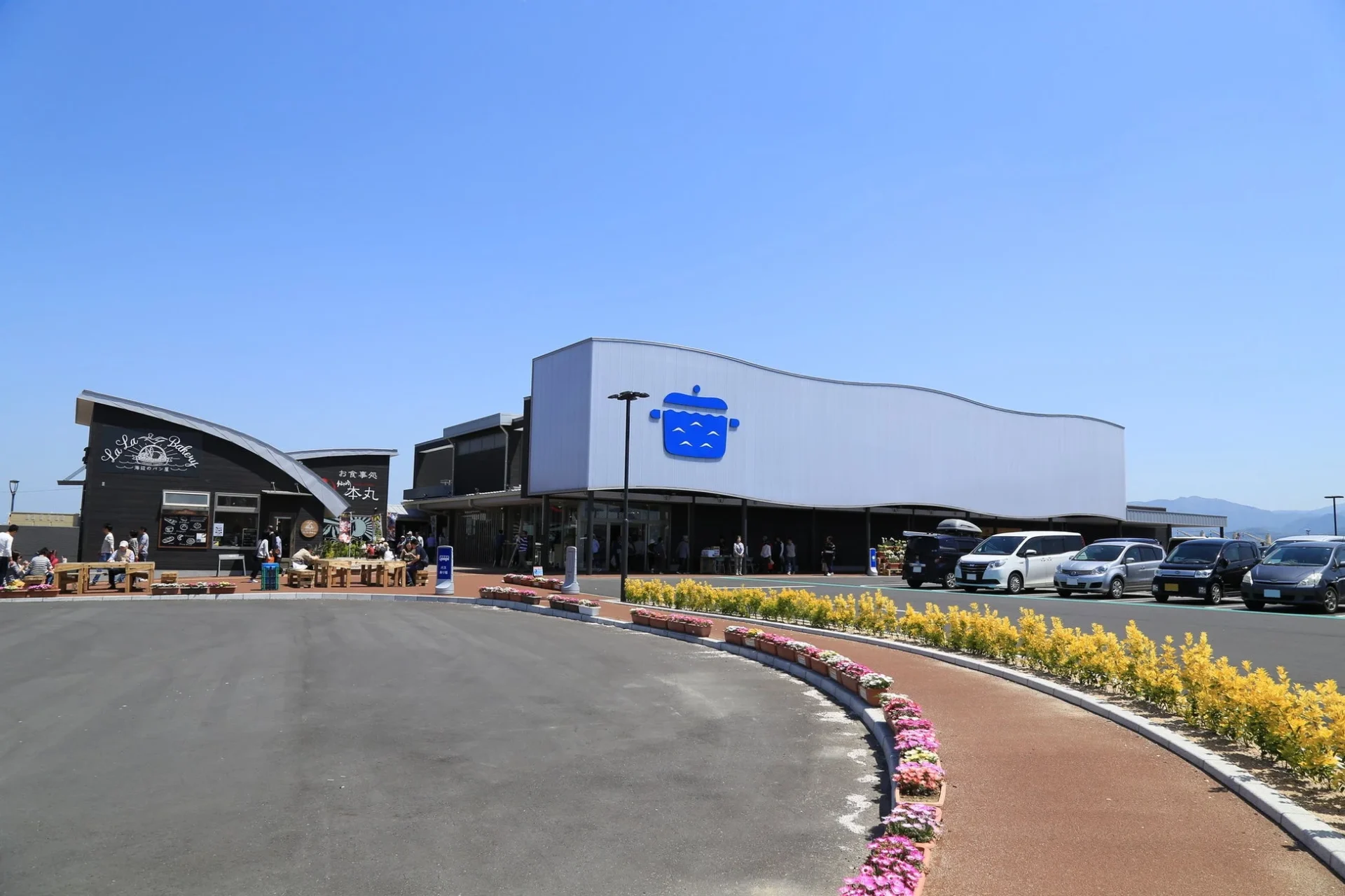 山口県長門市の道の駅センザキッチンの施設外観