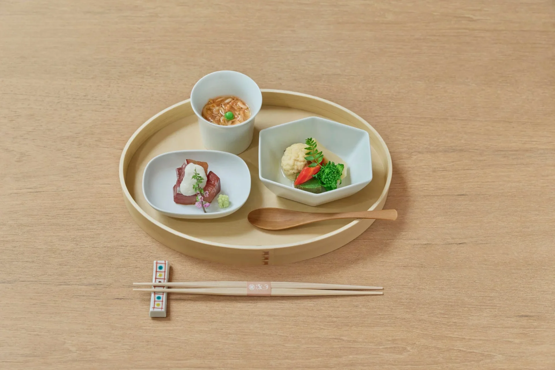 わっぱ盛器に盛り付けられた「ひるほうか」の三菜