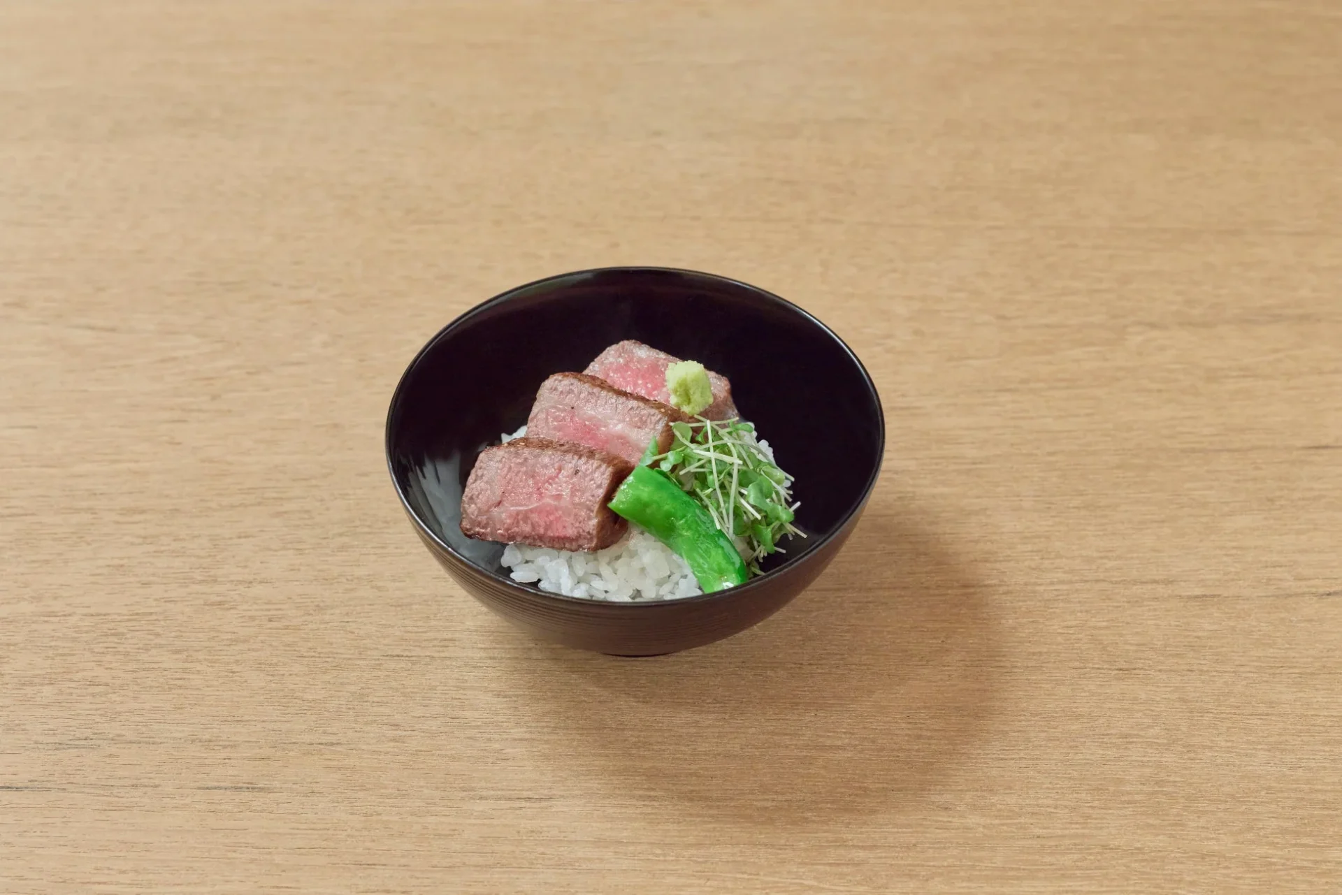 「ひるほうか」御食事の牛肉どんぶり一例