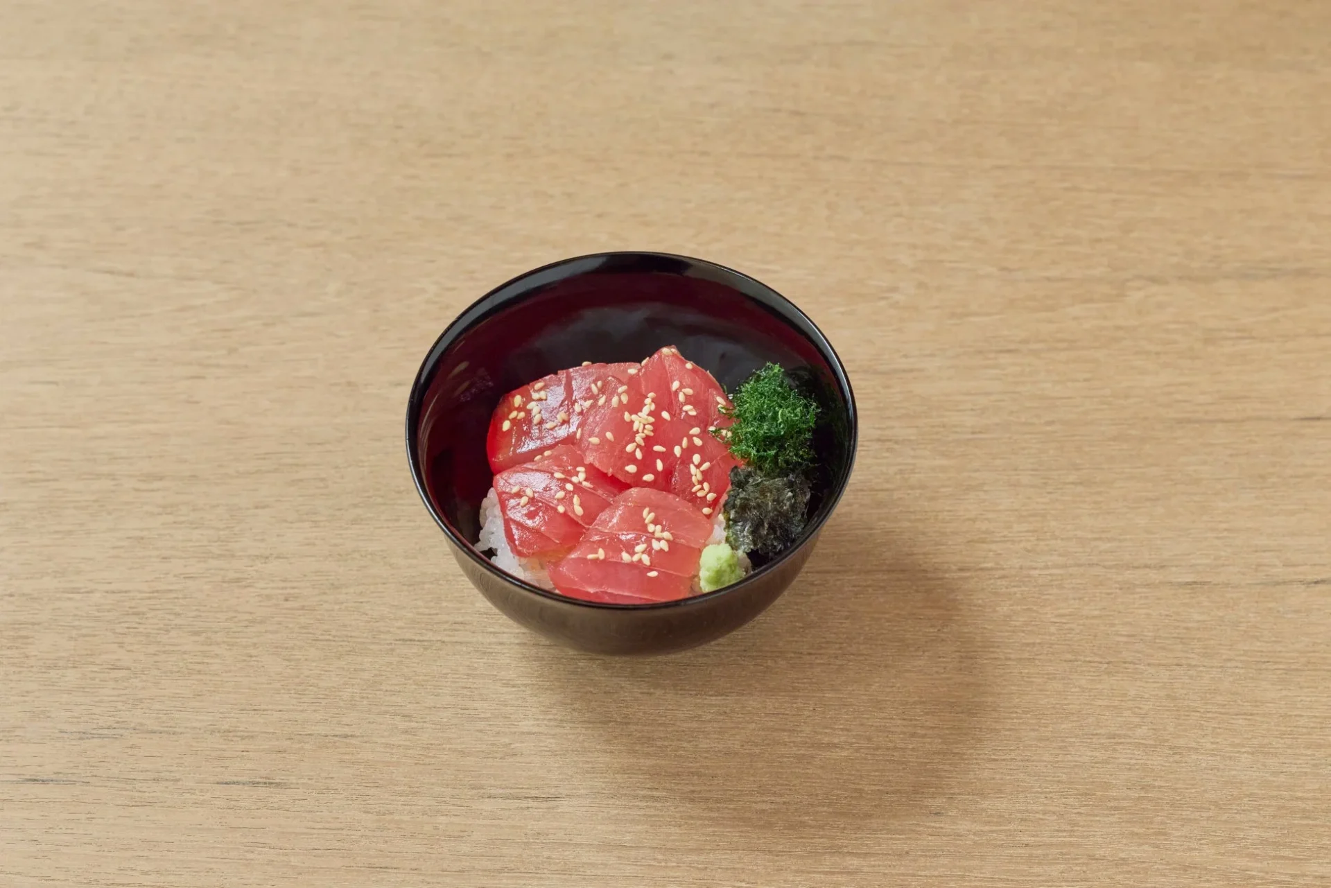 「ひるほうか」御食事のマグロどんぶり一例