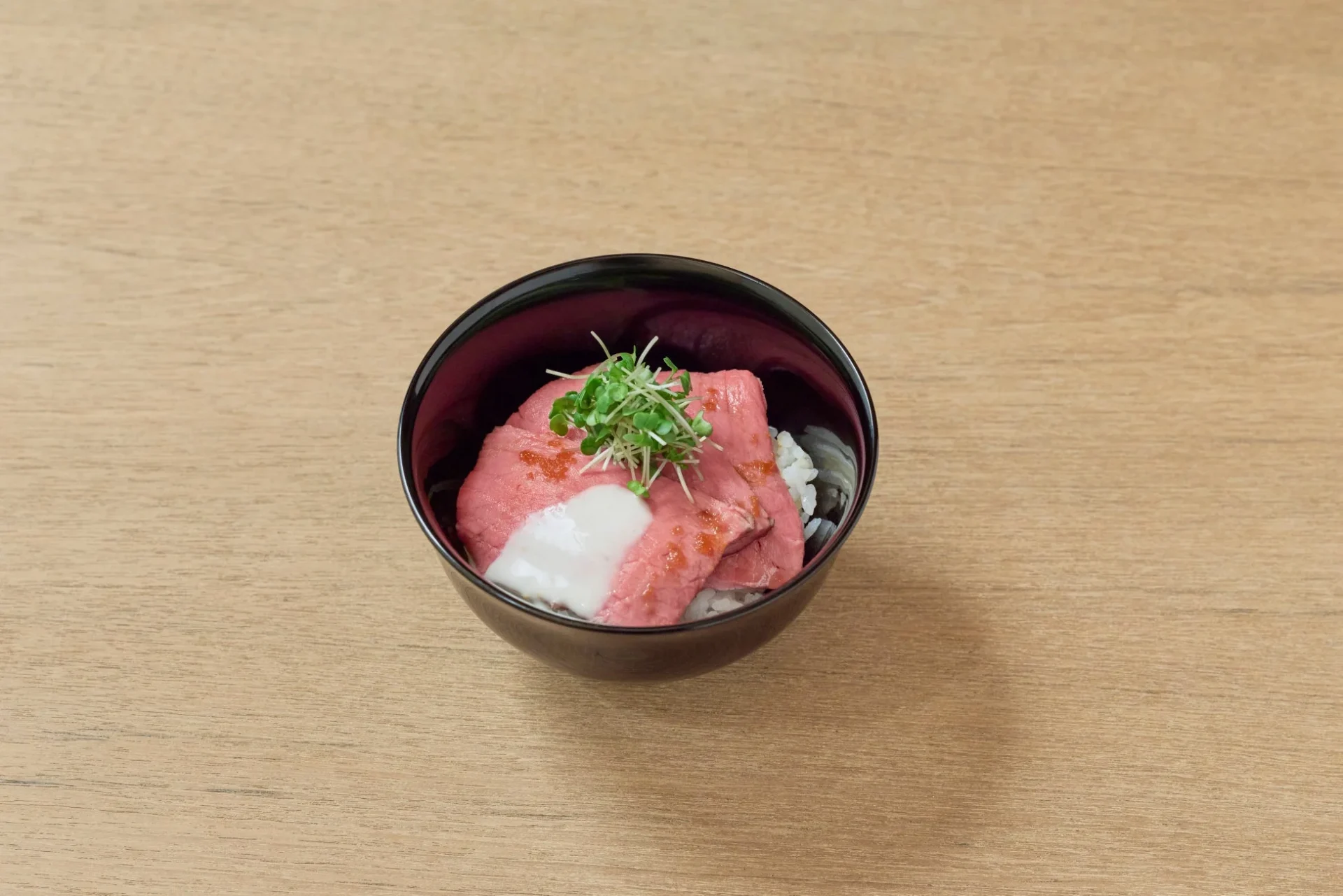 「ひるほうか」御食事のローストビーフどんぶり一例