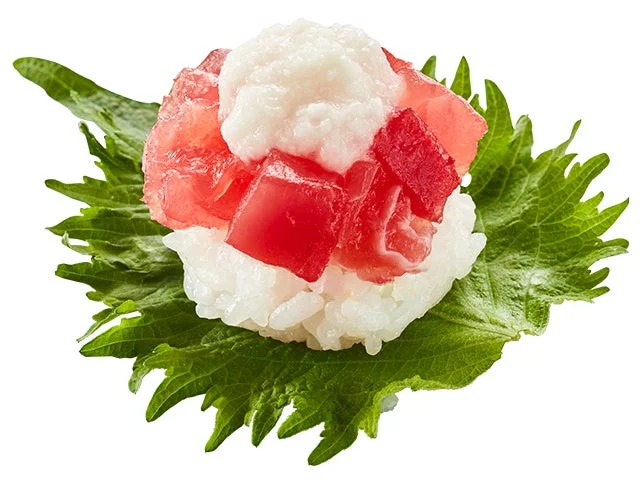 とろろを乗せた『とろっとまぐろ大葉包み（とろろ）』。