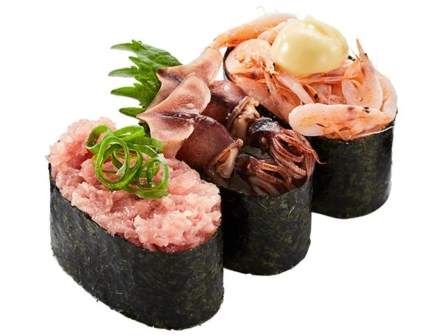 プレミアムねぎとろ、ほたるいか、桜えびの『3種の春ネタ軍艦三昧』。