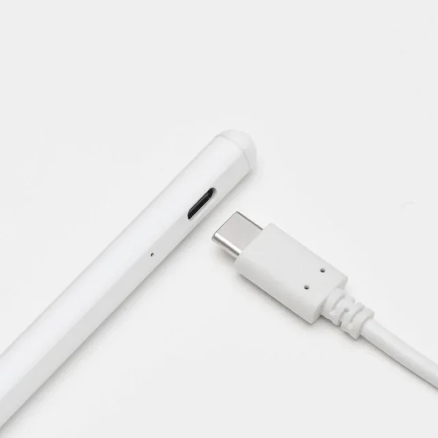 USB Type-Cポートとケーブル