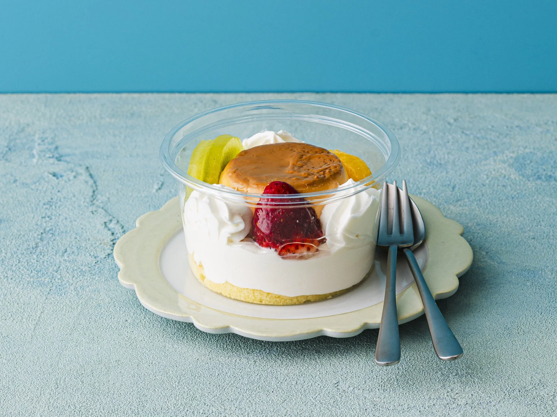 デイジイ東京のカップ入りプリンアラモード