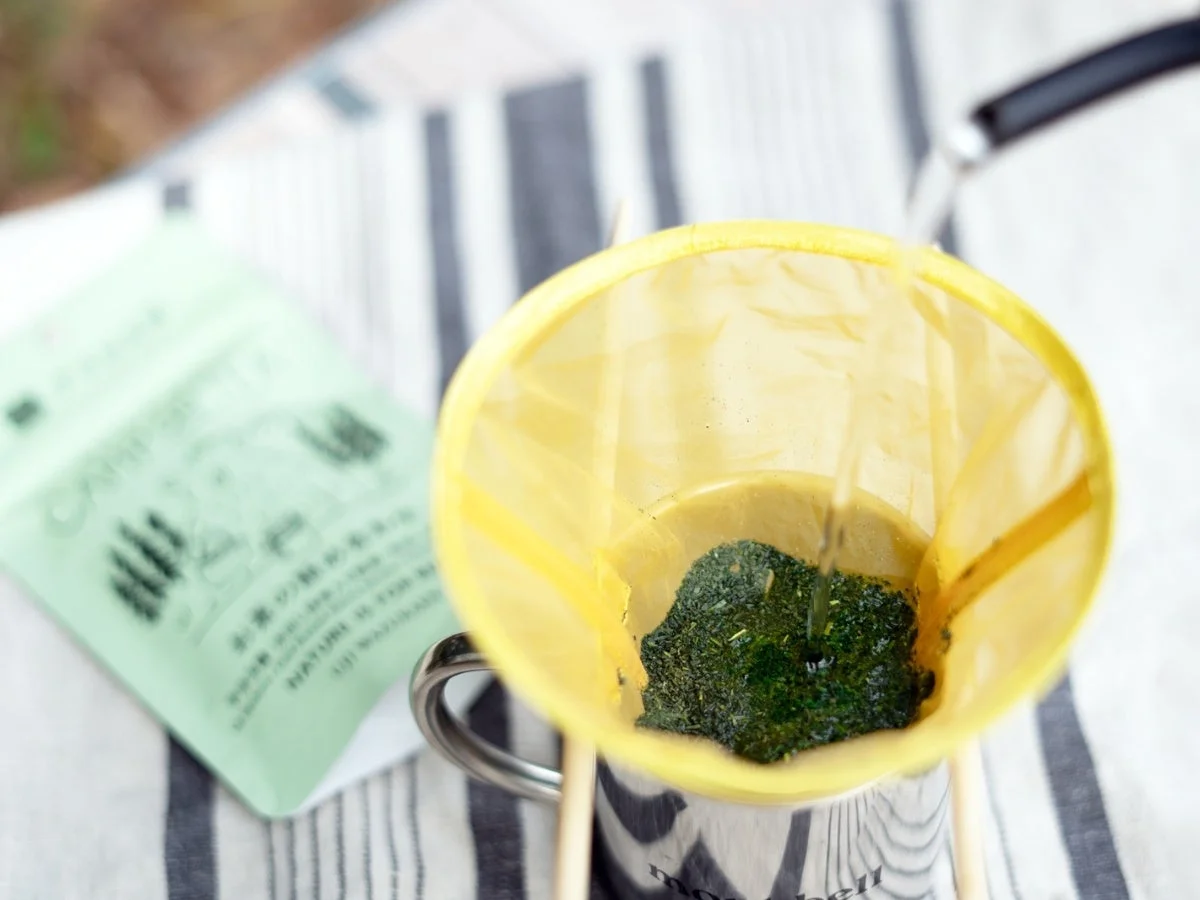 モンベルのドリッパーで日本茶をドリップする茶葉