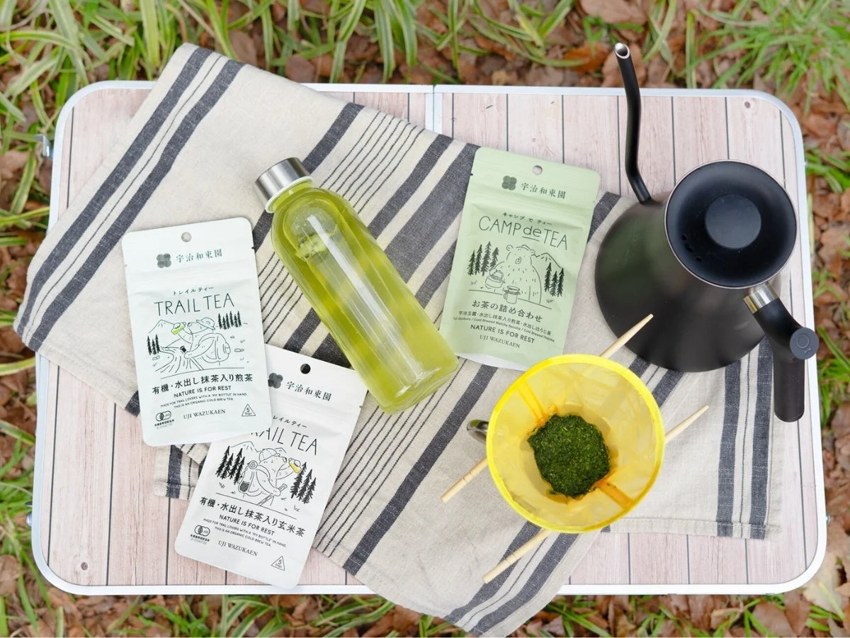 アウトドアでドリップと水出し日本茶を楽しむ全景