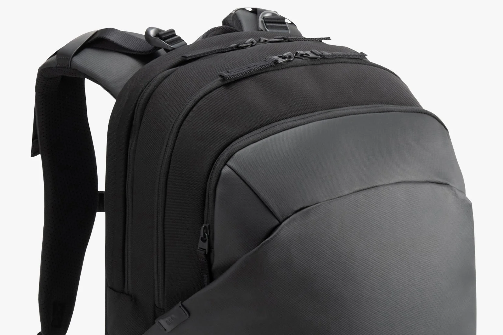 ace. ディバイズパックの耐水コーティングとコーデュラ生地の本体デザイン