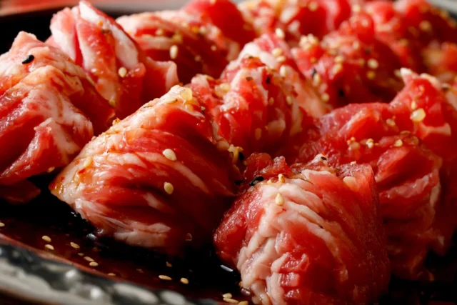 店内手切り「厚切り中落ちカルビ」