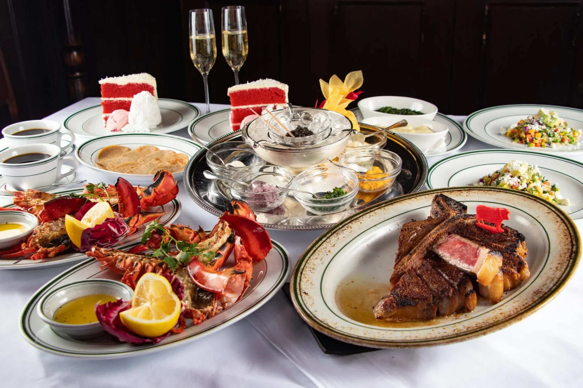 ウルフギャング・ステーキハウス大阪店11周年記念スペシャルコースの豪華な料理全体像