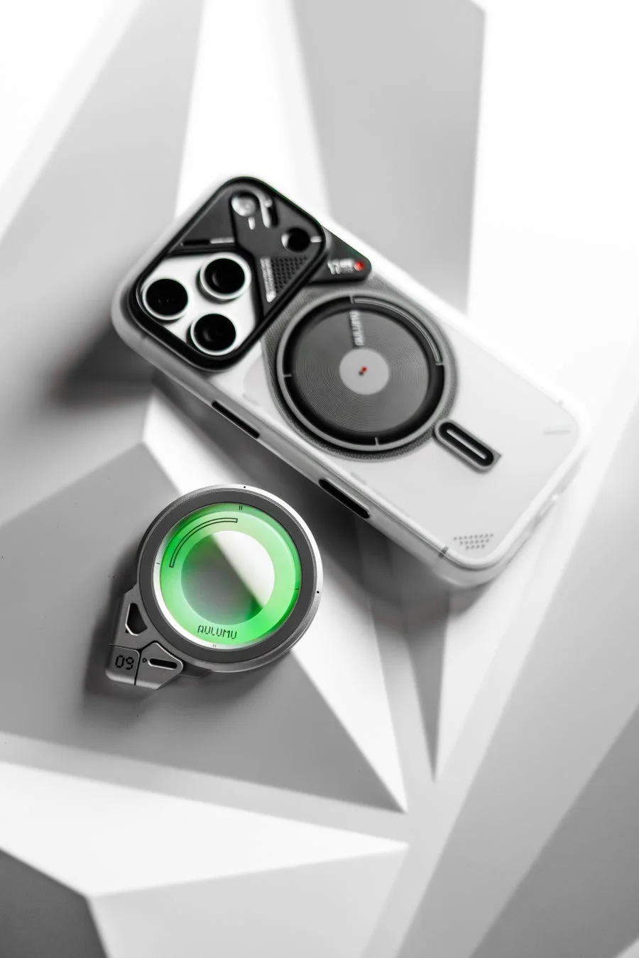 AULUMU G09 スマホリングスタンドの蓄光リングと本体が並べられている様子