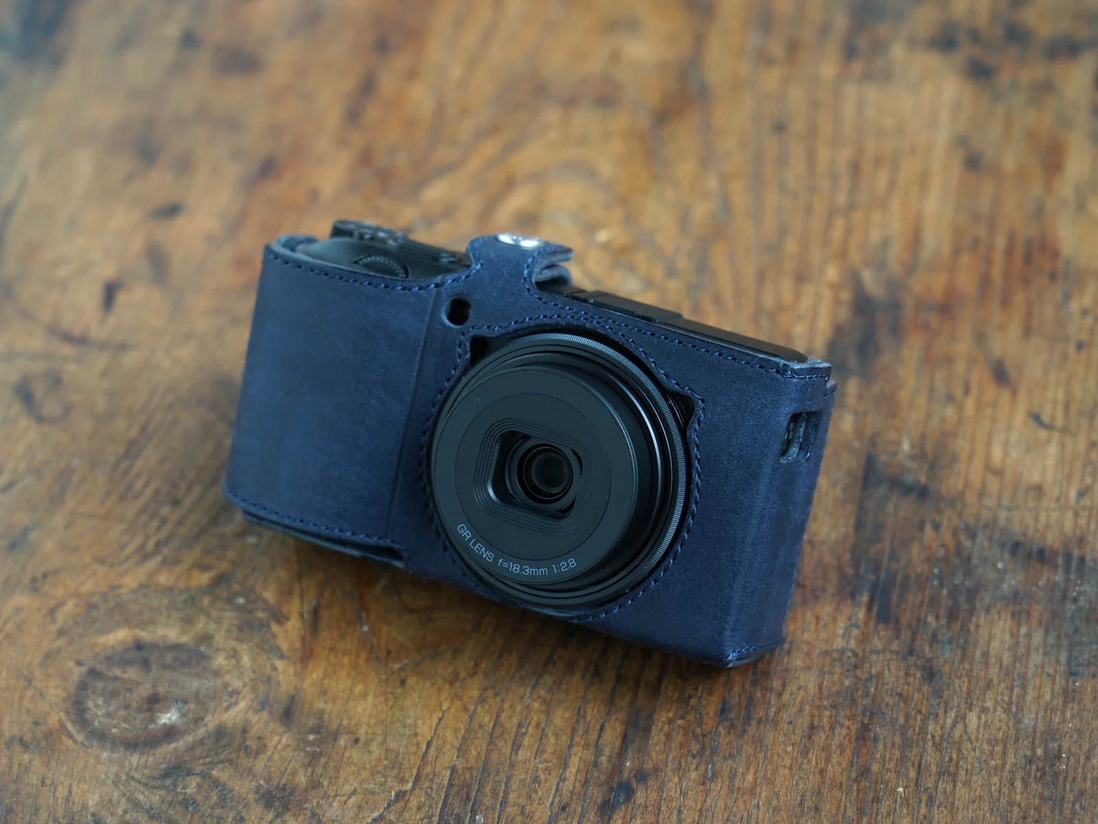 イタリア産レザーのULYSSES GR IV用ボディスーツ（ネイビー）