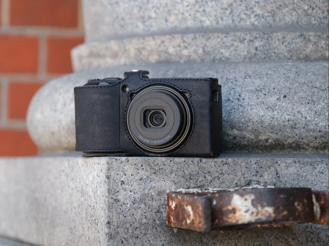 GR IV用ボディスーツ（ブラック）の装着イメージ