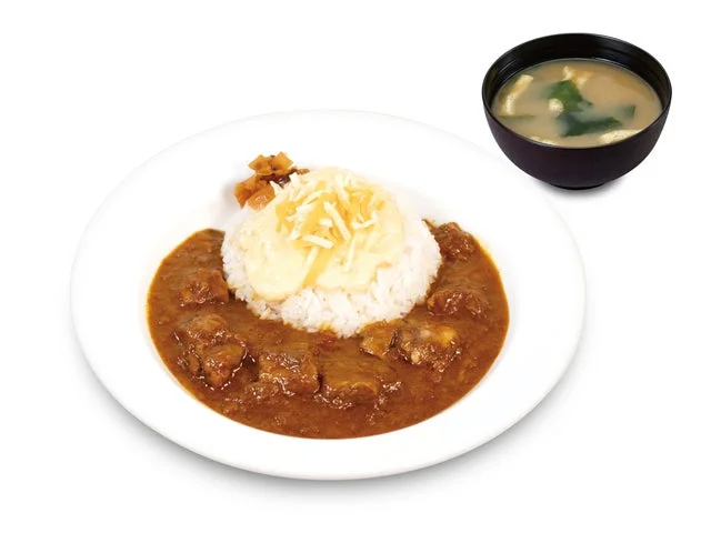 チーズ創業ビーフ牛タンカレーとみそ汁