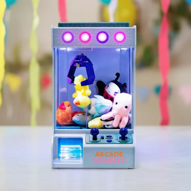 景品が入った状態のフライングタイガーミニクレーンゲーム本体