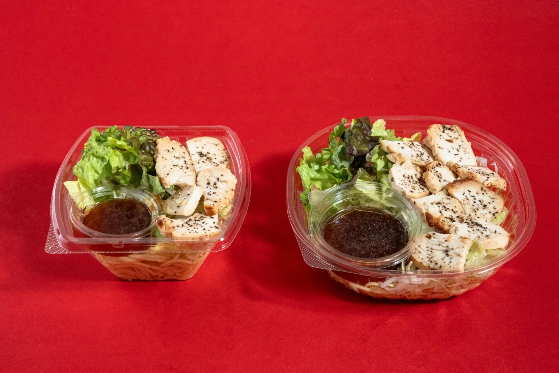 たんぱく質が摂れる！ローストチキンのパスタサラダ通常品と増量品の比較