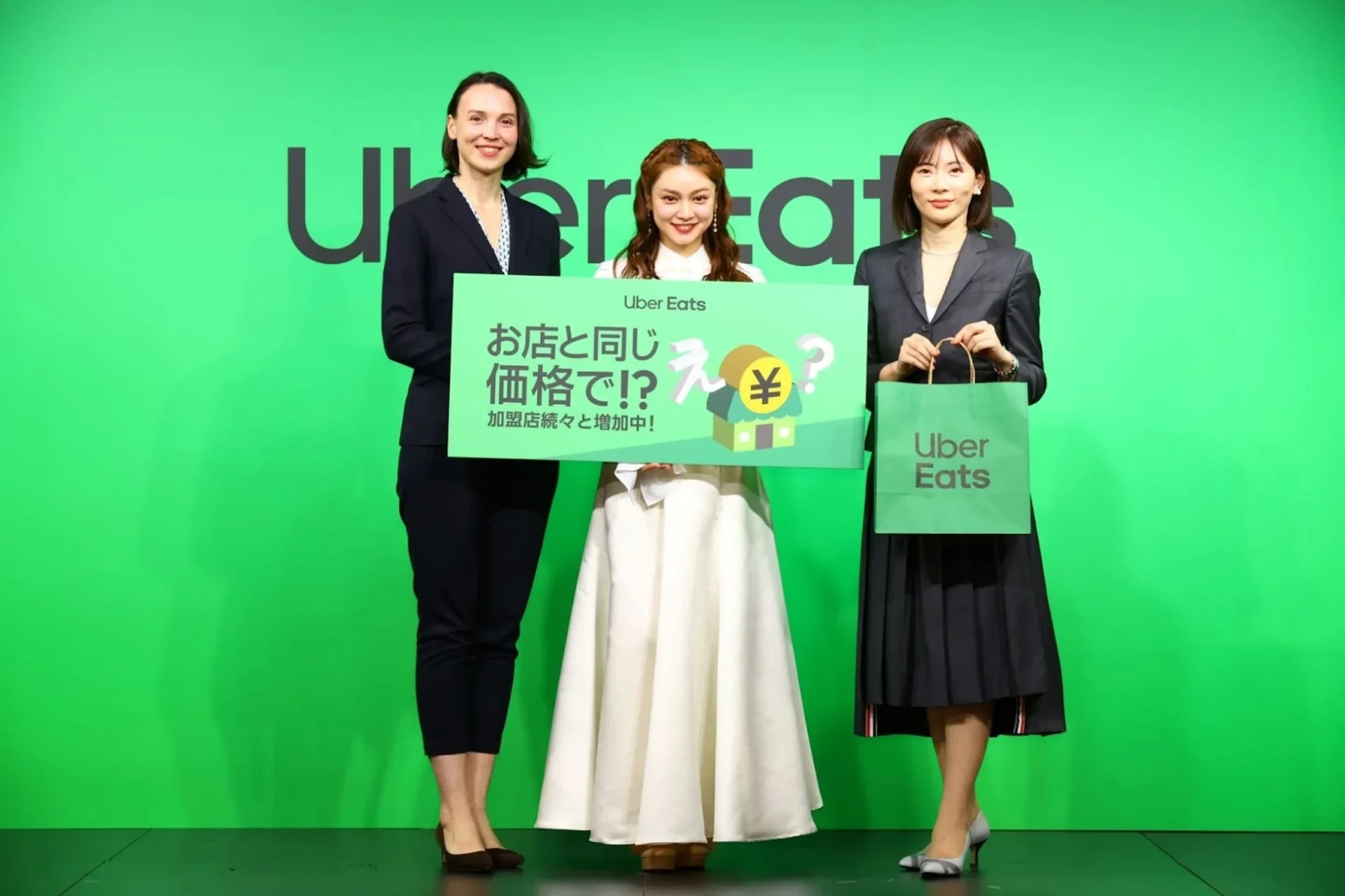 Uber Eats「お店と同じ価格」発表会に登壇したユリア氏、平愛梨さん、馬渕磨理子さん