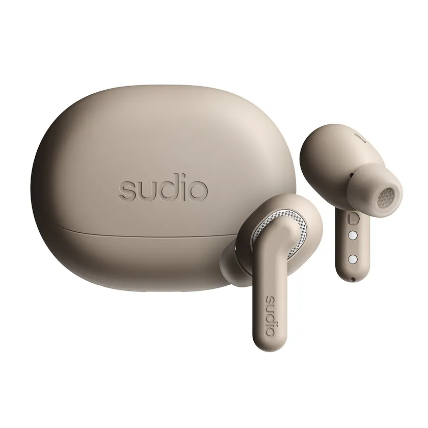 Sudio E4 Pro ラテカラーのイヤホンと充電ケース