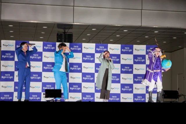 桃月なしこ、ゴー☆ジャス、土佐兄弟がカウントダウンをする様子