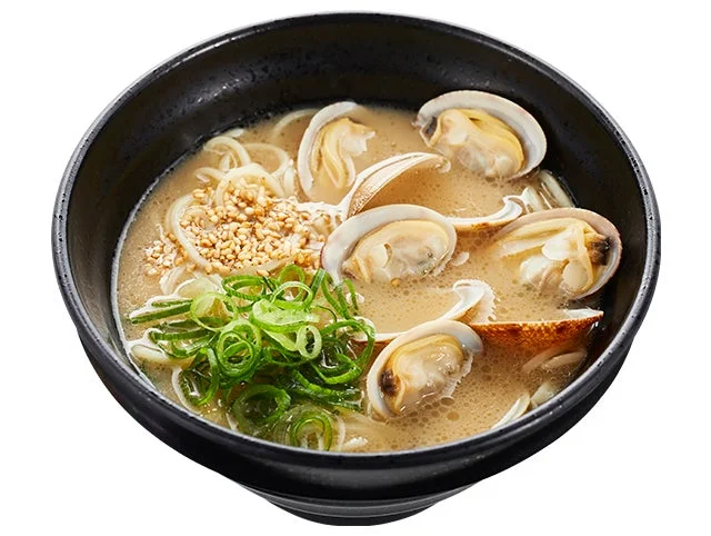 かっぱ寿司『あさりの豚骨春ラーメン』のクローズアップ写真